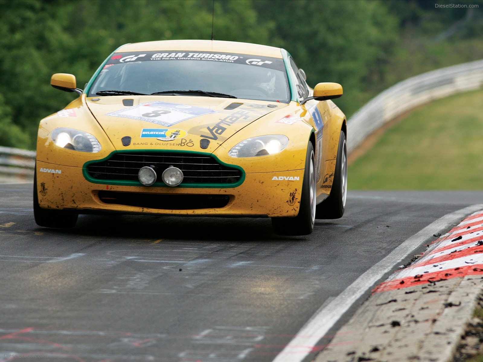 Aston Martin V8 Vantage N420 2011